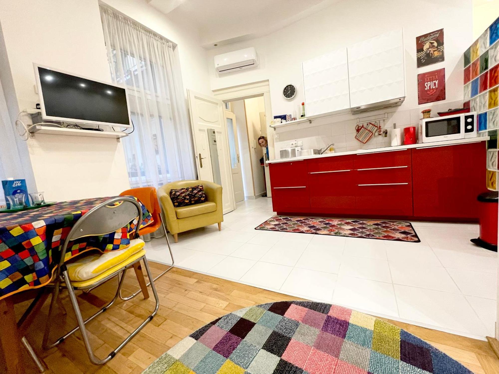 Rainbow Pearl Apartment At St Stephen' S Basilica Budapest Exterior foto