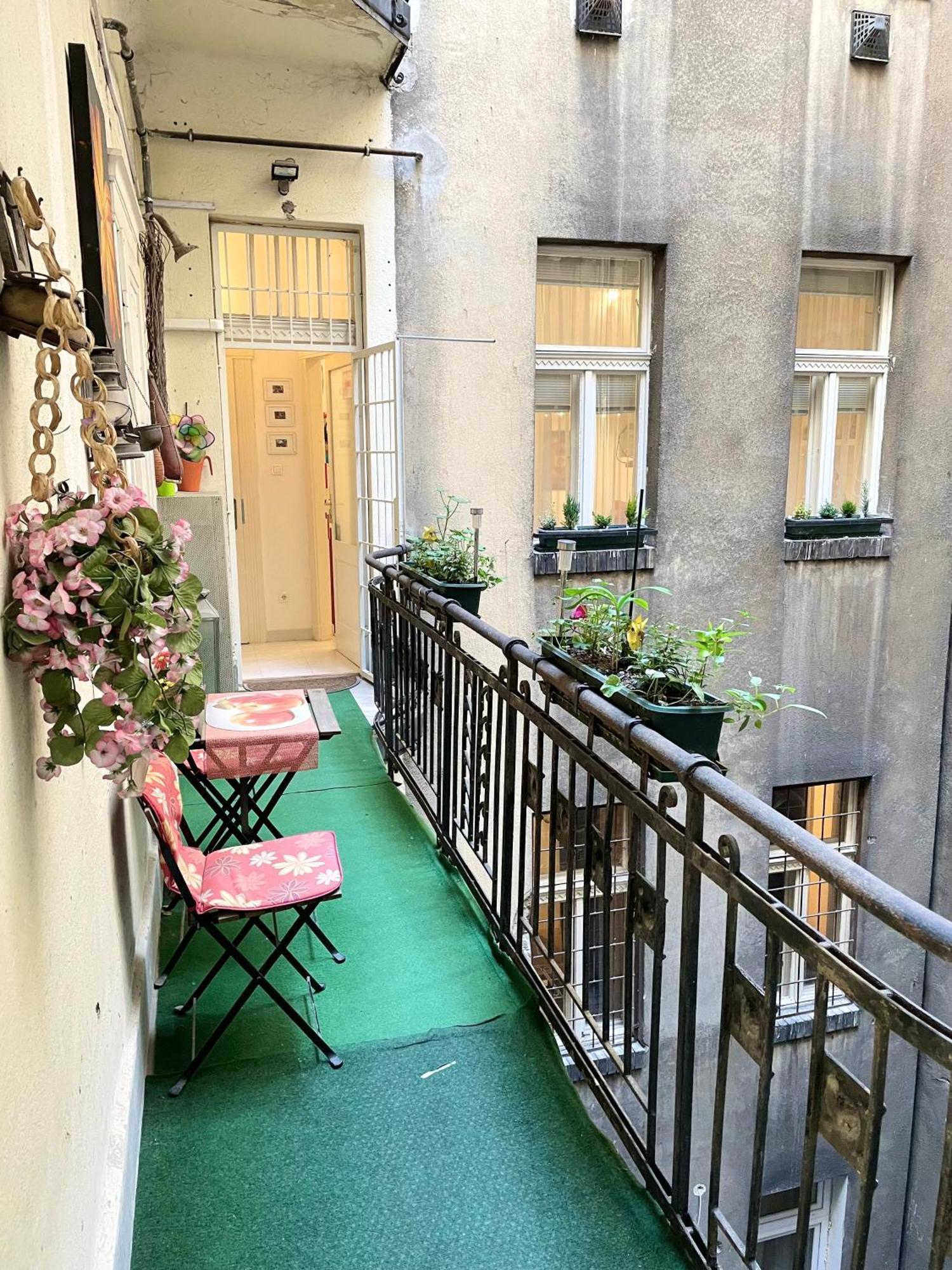 Rainbow Pearl Apartment At St Stephen' S Basilica Budapest Exterior foto