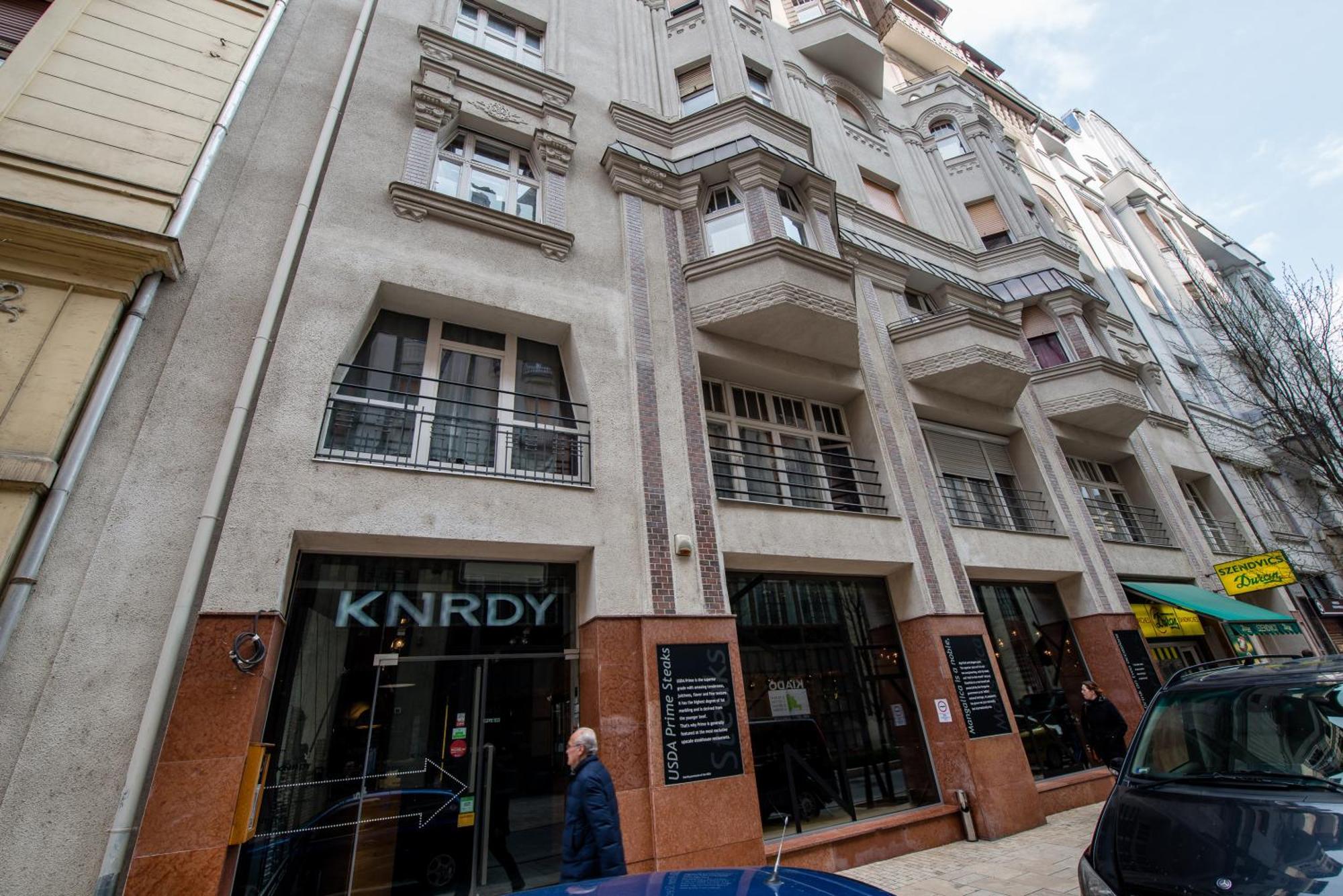 Rainbow Pearl Apartment At St Stephen' S Basilica Budapest Exterior foto